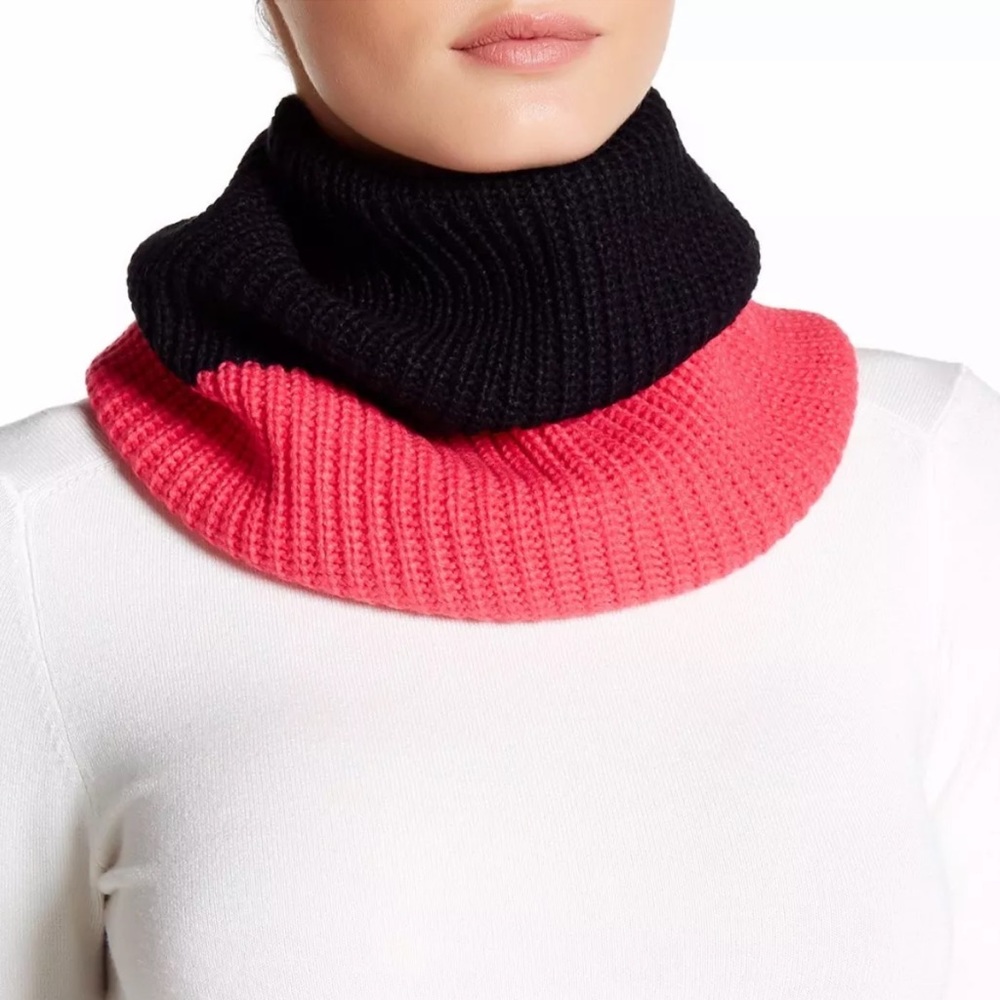 NWT Kate Spade Neck Warmer Hot Pink Black Zip Up